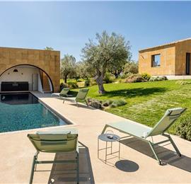 4 bedroom villa with pool near Noto, sleeps 8